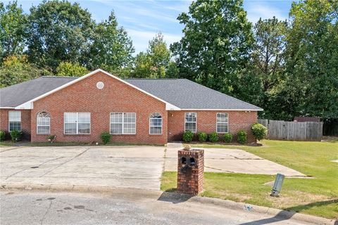 Photo of 1996 WOODVIEW Court, Auburn, AL 36832 (MLS # 176331)