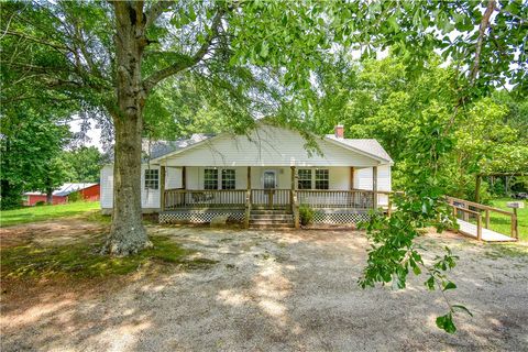 2087 TRUSSELL Road Alexander City AL 35010