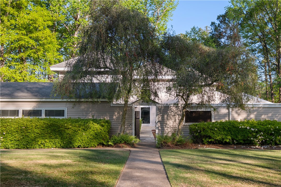 Opelika, Alabama 36804, United States, 4 Bedrooms Bedrooms, ,4 BathroomsBathrooms,Residential,Pending,107315