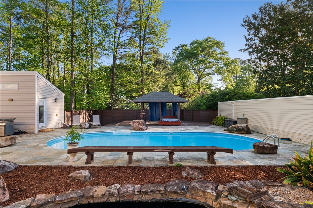 Opelika, Alabama 36804, United States, 4 Bedrooms Bedrooms, ,4 BathroomsBathrooms,Residential,Pending,107315