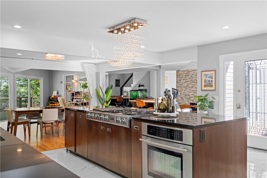 Opelika, Alabama 36804, United States, 4 Bedrooms Bedrooms, ,4 BathroomsBathrooms,Residential,Pending,107315