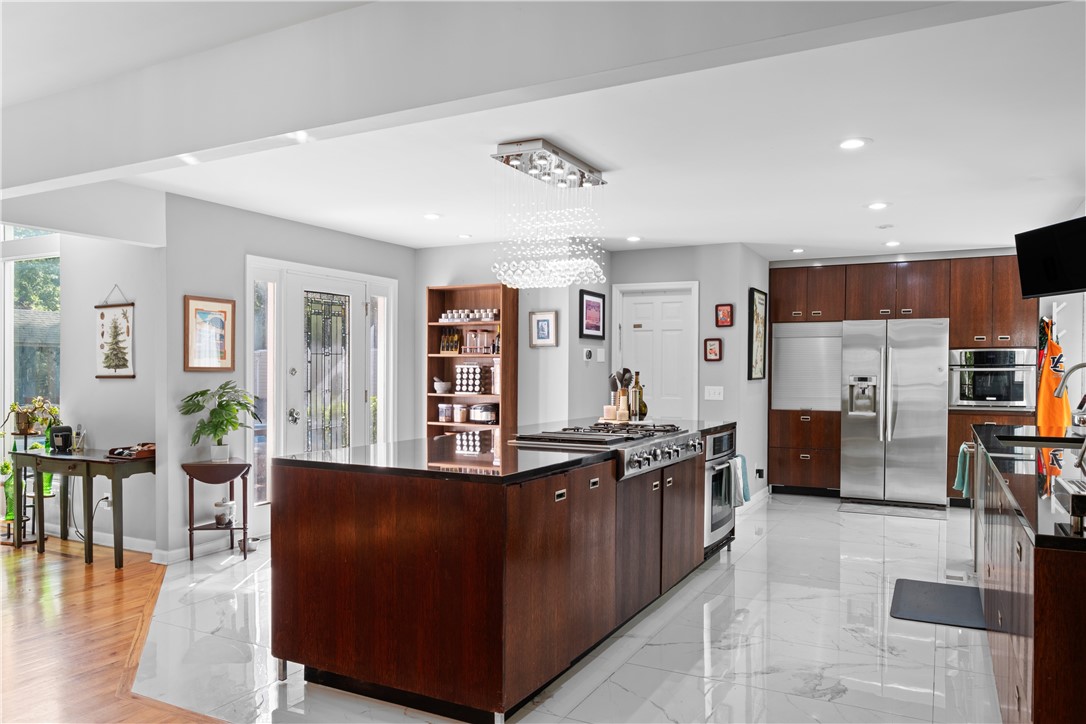 Opelika, Alabama 36804, United States, 4 Bedrooms Bedrooms, ,4 BathroomsBathrooms,Residential,Pending,107315