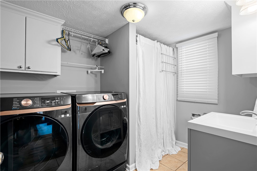 Opelika, Alabama 36804, United States, 4 Bedrooms Bedrooms, ,4 BathroomsBathrooms,Residential,Pending,107315