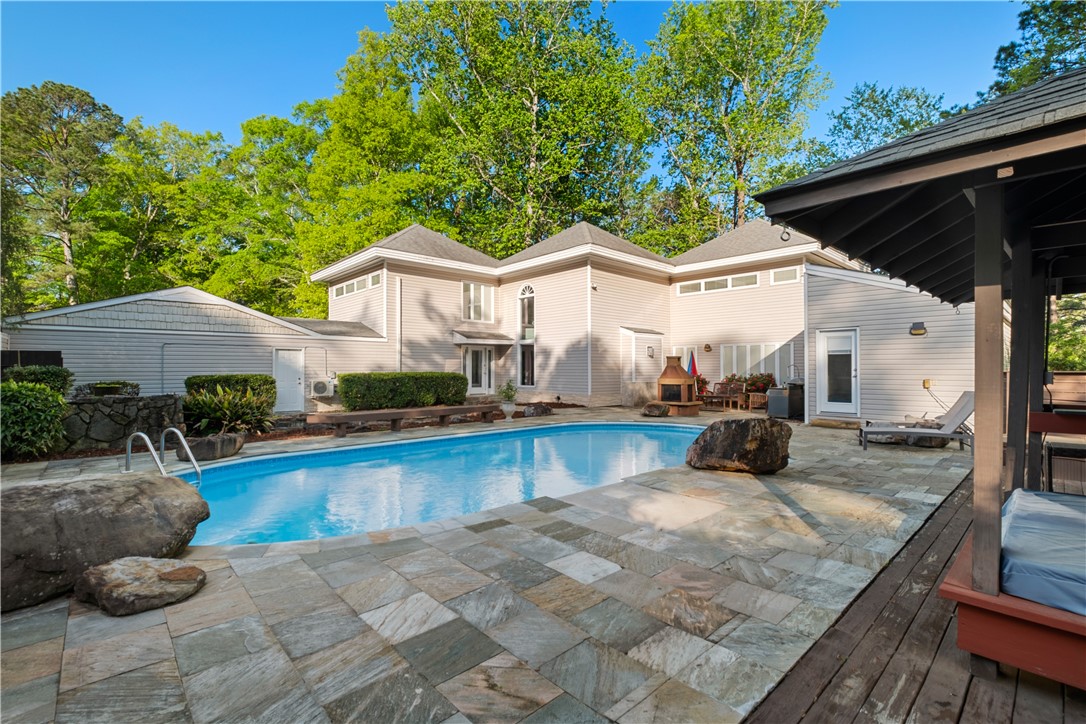 Opelika, Alabama 36804, United States, 4 Bedrooms Bedrooms, ,4 BathroomsBathrooms,Residential,Pending,107315