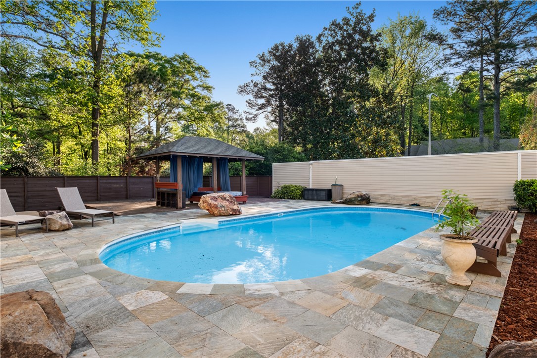 Opelika, Alabama 36804, United States, 4 Bedrooms Bedrooms, ,4 BathroomsBathrooms,Residential,Pending,107315