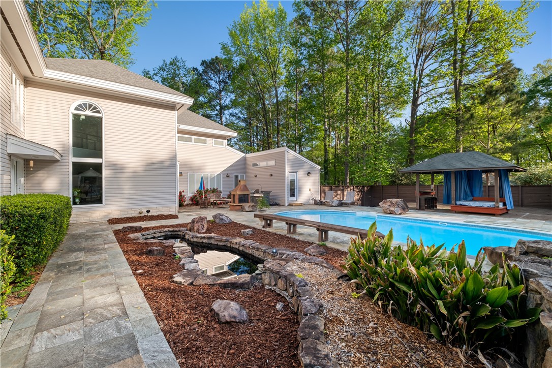 Opelika, Alabama 36804, United States, 4 Bedrooms Bedrooms, ,4 BathroomsBathrooms,Residential,Pending,107315