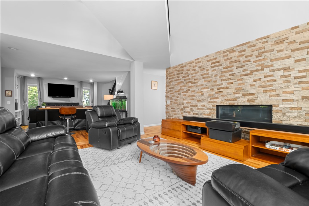 Opelika, Alabama 36804, United States, 4 Bedrooms Bedrooms, ,4 BathroomsBathrooms,Residential,Pending,107315