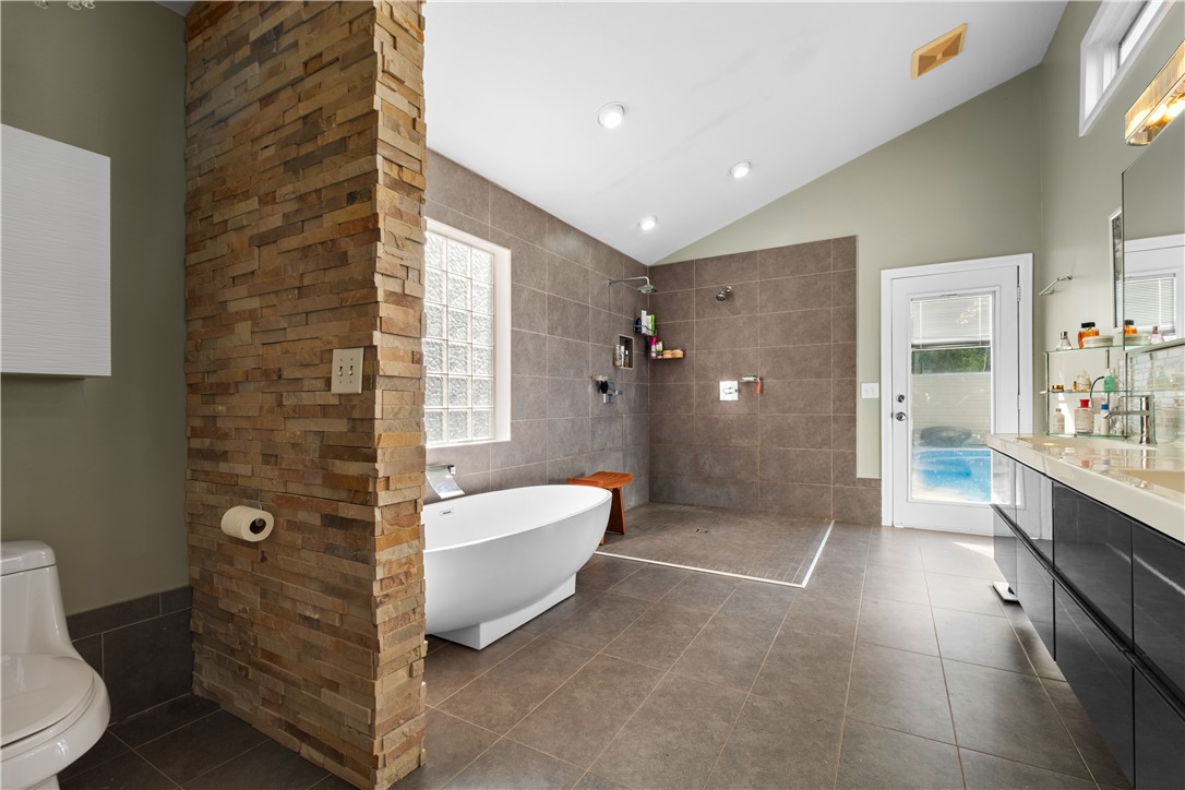 Opelika, Alabama 36804, United States, 4 Bedrooms Bedrooms, ,4 BathroomsBathrooms,Residential,Pending,107315