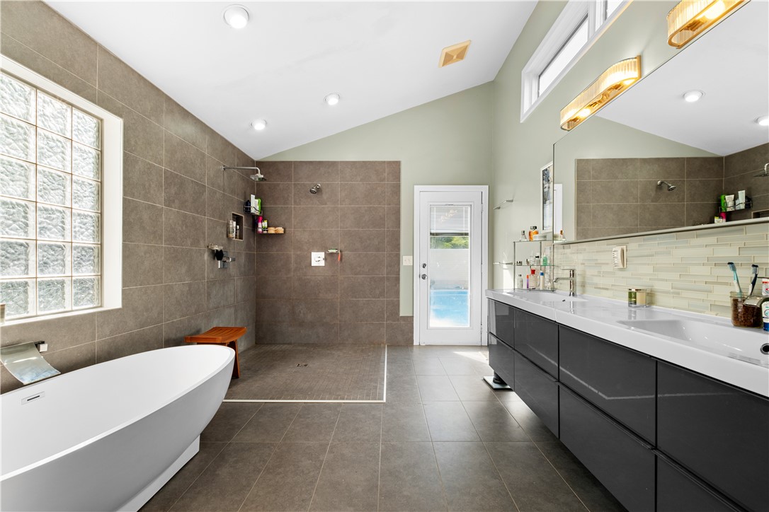 Opelika, Alabama 36804, United States, 4 Bedrooms Bedrooms, ,4 BathroomsBathrooms,Residential,Pending,107315