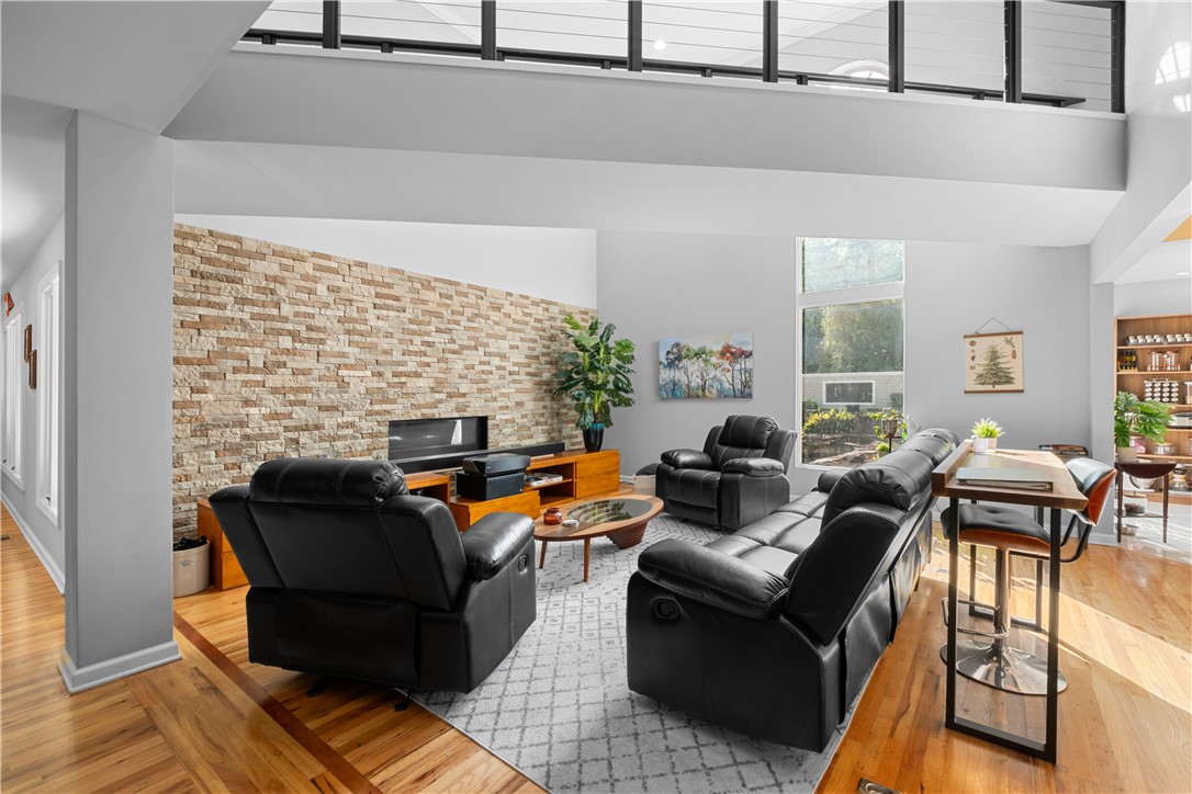 Opelika, Alabama 36804, United States, 4 Bedrooms Bedrooms, ,4 BathroomsBathrooms,Residential,Pending,107315