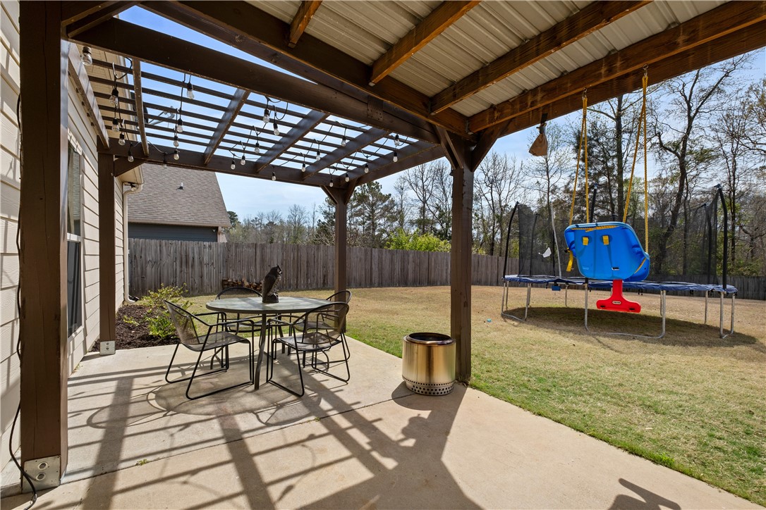 Auburn, Alabama 36879, United States, 3 Bedrooms Bedrooms, ,2 BathroomsBathrooms,Residential,Active,98929