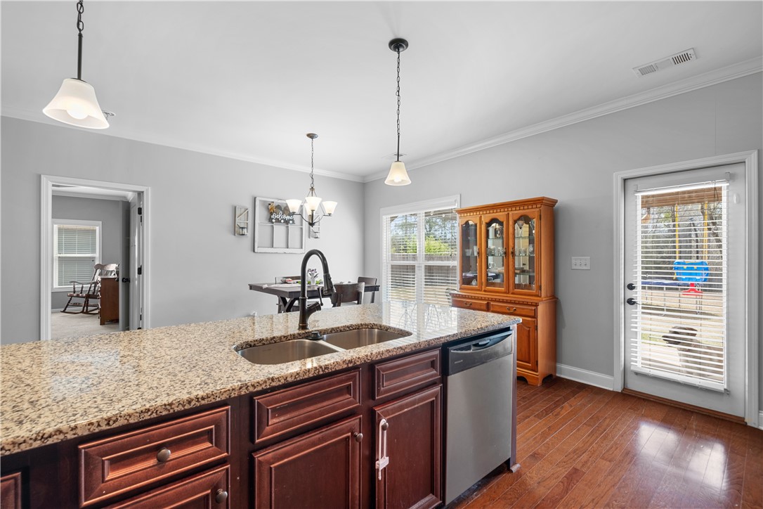 Auburn, Alabama 36879, United States, 3 Bedrooms Bedrooms, ,2 BathroomsBathrooms,Residential,Active,98929