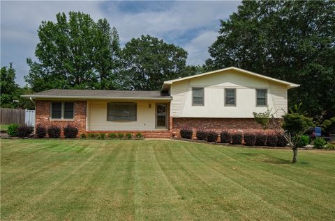 1809 OAK BOWERY Road Opelika AL 36801