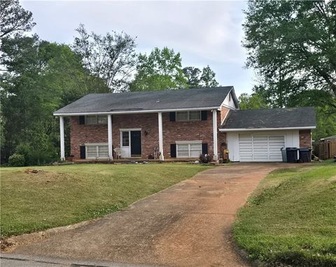 Photo of 235 PINE HILLS Avenue, Auburn, AL 36830 (MLS # 179716)
