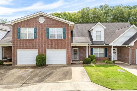 Photo of 2428 E UNIVERSITY Drive #304, Auburn, AL 36830 (MLS # 180573)