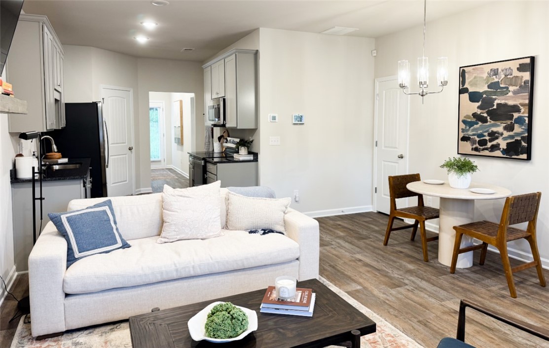 3297 Hamlet Drive 33