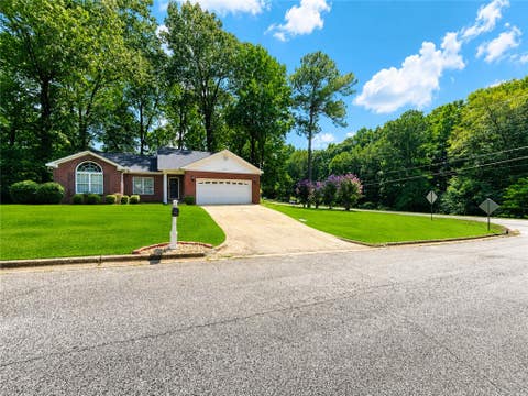 Photo of 2711 CUNNINGHAM Court, Opelika, AL 36804 (MLS # 181965)