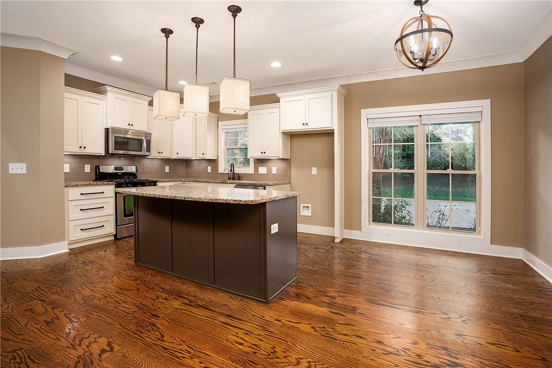 1569 CLUB CREEK Drive