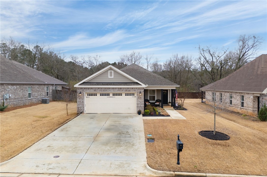 Auburn, Alabama 36830, United States, 3 Bedrooms Bedrooms, ,2 BathroomsBathrooms,Residential,Pending,21717