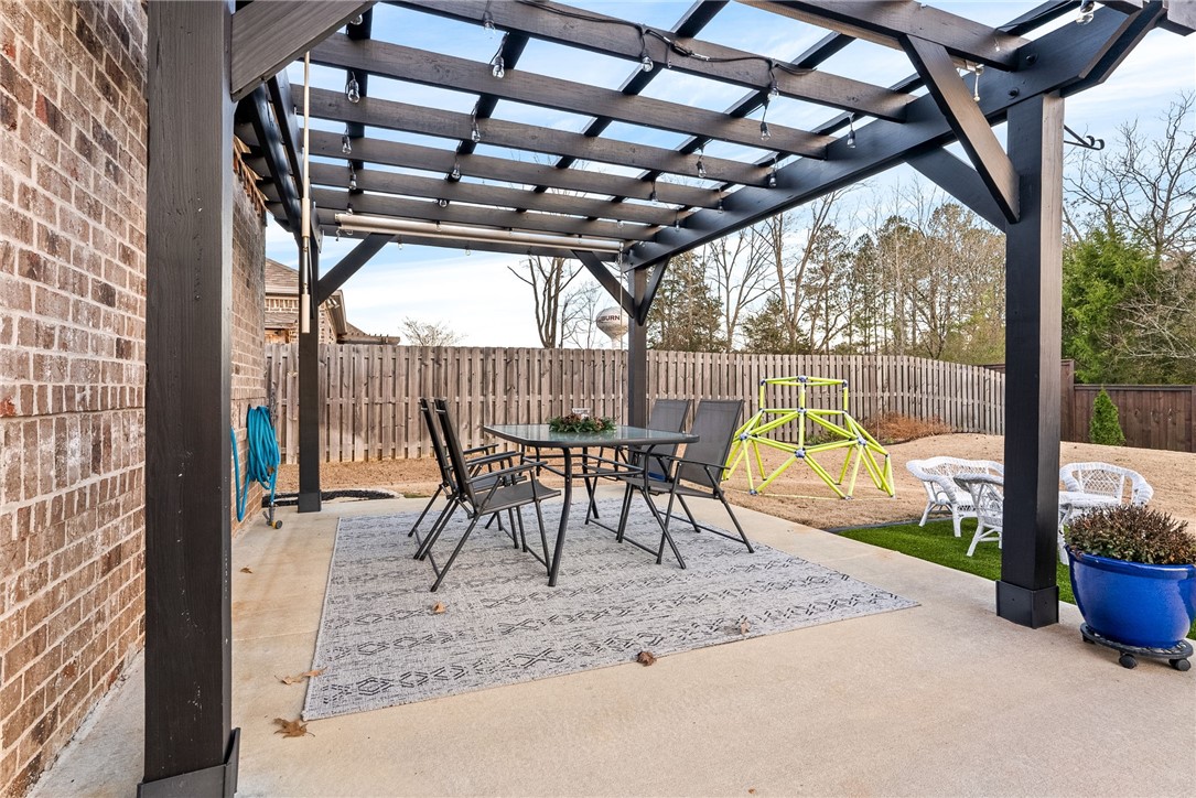 Auburn, Alabama 36830, United States, 3 Bedrooms Bedrooms, ,2 BathroomsBathrooms,Residential,Pending,21717