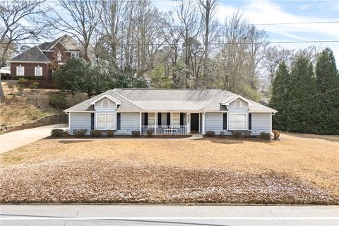 Photo of 805 INDIA Road, Opelika, AL 36801 (MLS # 179259)