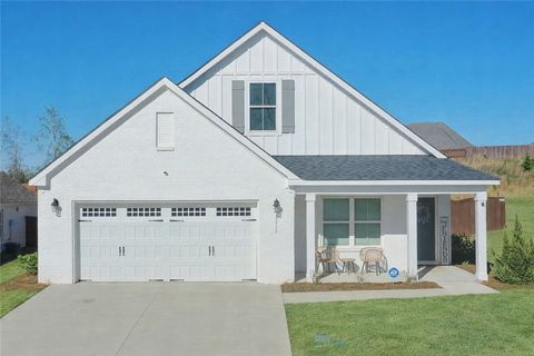 Photo of 2219 LAKEVIEW Drive, Opelika, AL 36801 (MLS # 179209)