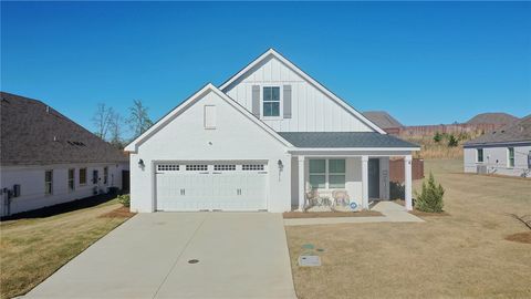 Photo of 2219 LAKEVIEW Drive, Opelika, AL 36801 (MLS # 179209)