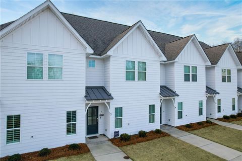 630 VILLAGE Drive 3 Opelika AL 36801