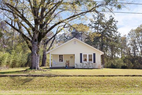 Photo of 203 MORRIS Avenue, Opelika, AL 36801 (MLS # 179561)