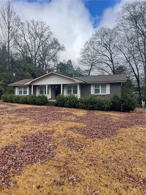 Photo of 303 GREEN Street, Auburn, AL 36830 (MLS # 178868)