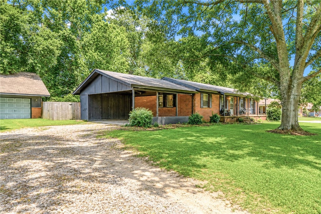 Photo of 1789 HOLMAN Street, Alexander City, AL 35010 (MLS # 181576)