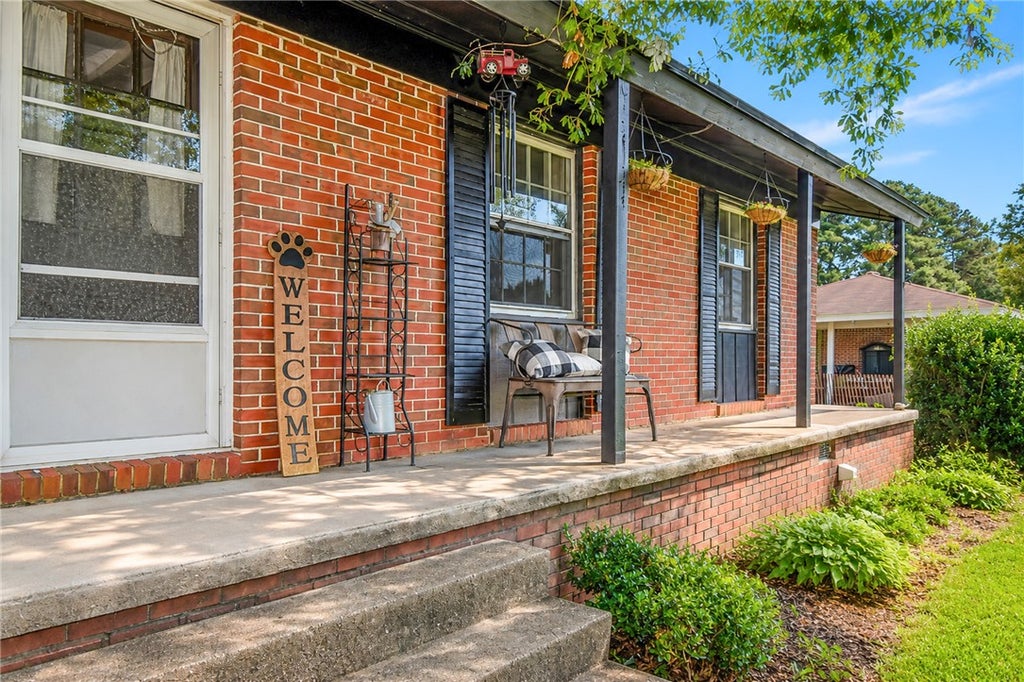 Photo of 1789 HOLMAN Street, Alexander City, AL 35010 (MLS # 181576)