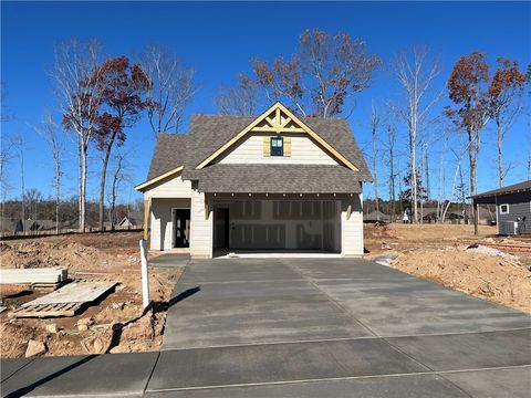 Photo of 103 HUNTERS Way, Opelika, AL 36801 (MLS # 177746)