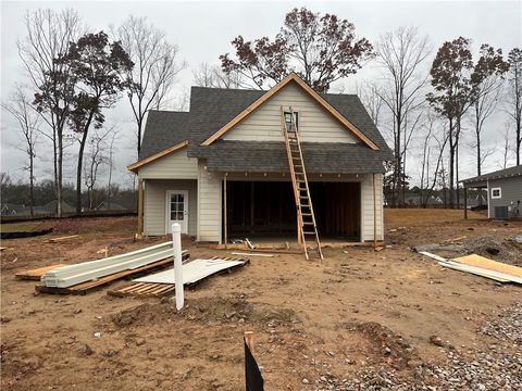 Photo of 103 HUNTERS Way, Opelika, AL 36801 (MLS # 177746)