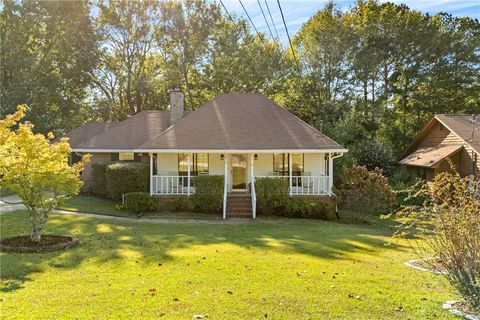 Photo of 610 RUSTIC Street, Opelika, AL 36801 (MLS # 177160)