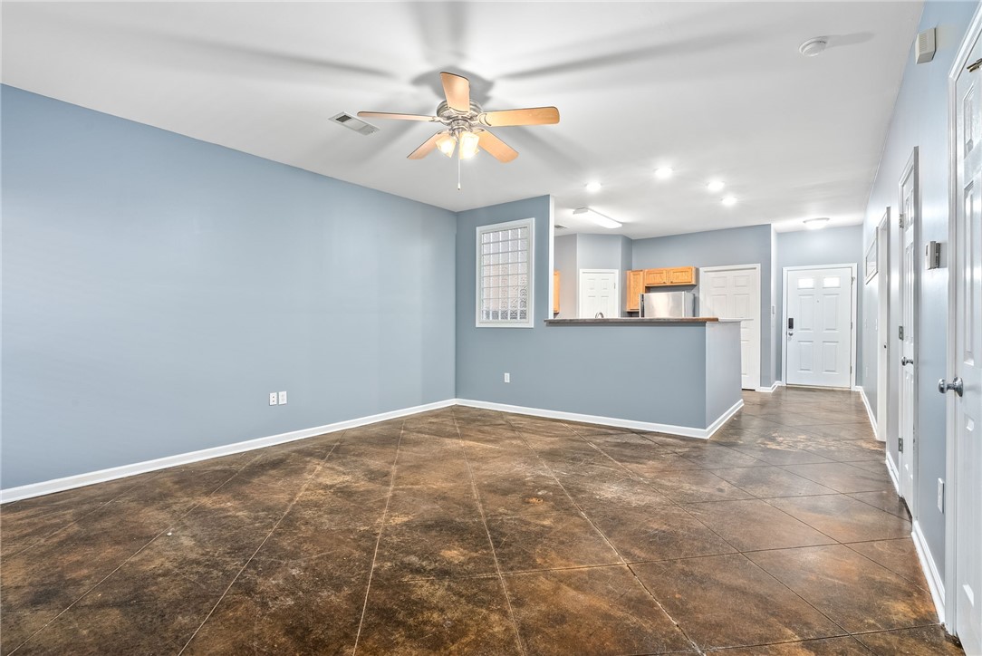 Auburn, Alabama 36830, United States, 2 Bedrooms Bedrooms, ,3 BathroomsBathrooms,Residential,Active,113654