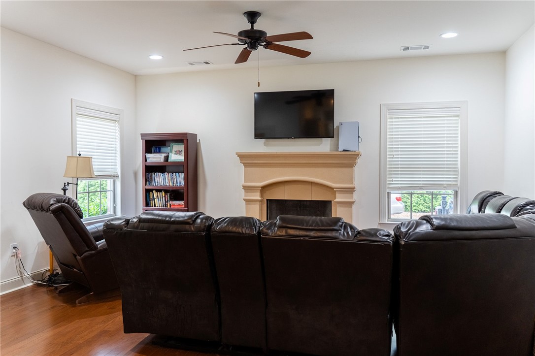 Auburn, Alabama 36830, United States, 5 Bedrooms Bedrooms, ,3 BathroomsBathrooms,Residential,Active,129915