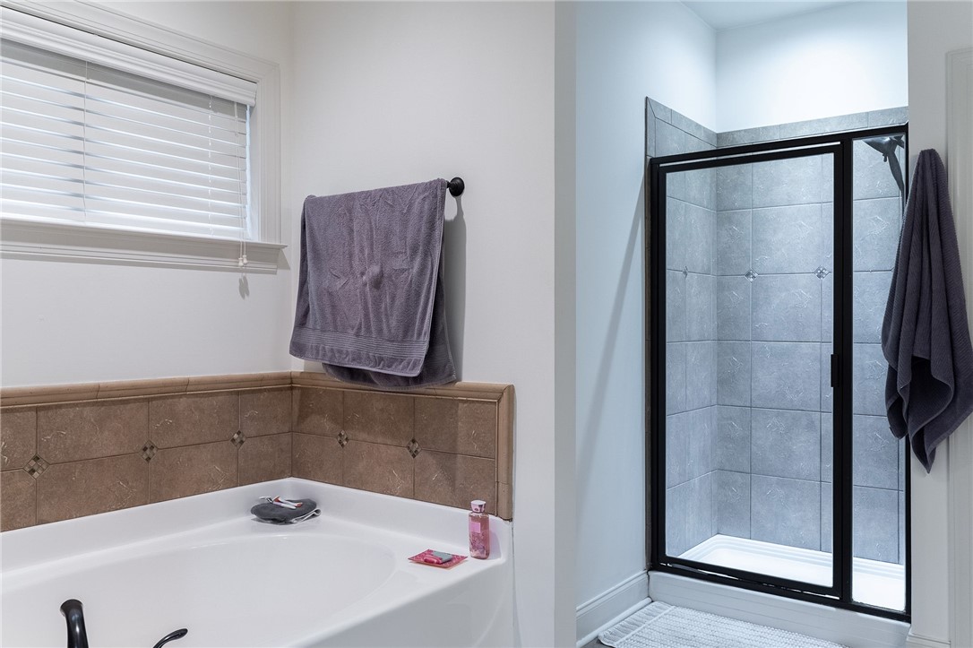 Auburn, Alabama 36830, United States, 5 Bedrooms Bedrooms, ,3 BathroomsBathrooms,Residential,Active,129915