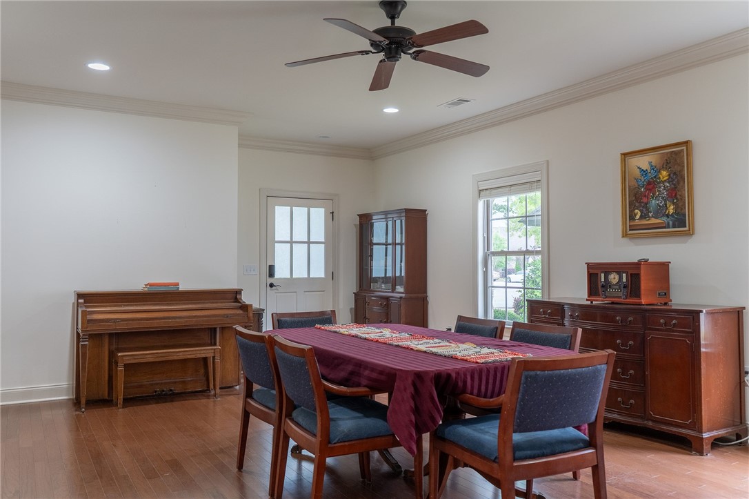 Auburn, Alabama 36830, United States, 5 Bedrooms Bedrooms, ,3 BathroomsBathrooms,Residential,Active,129915