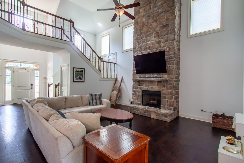 1746 SCARSBORO Lane