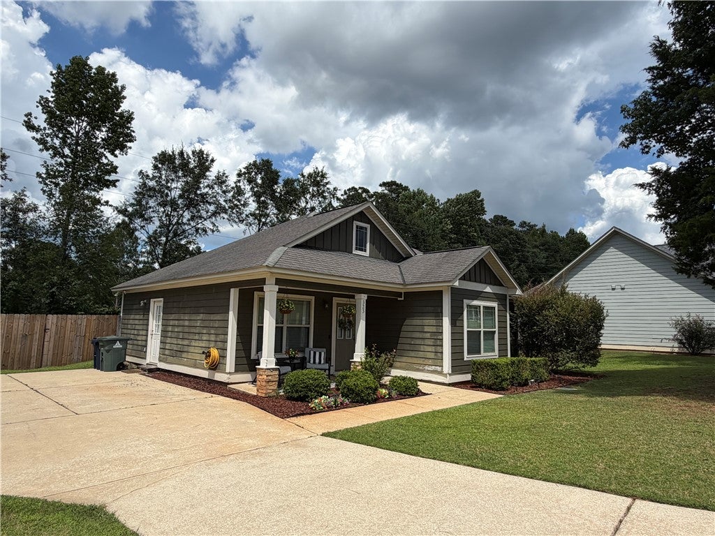 Photo of 323 EMBRY Lane, Auburn, AL 36830 (MLS # 181853)