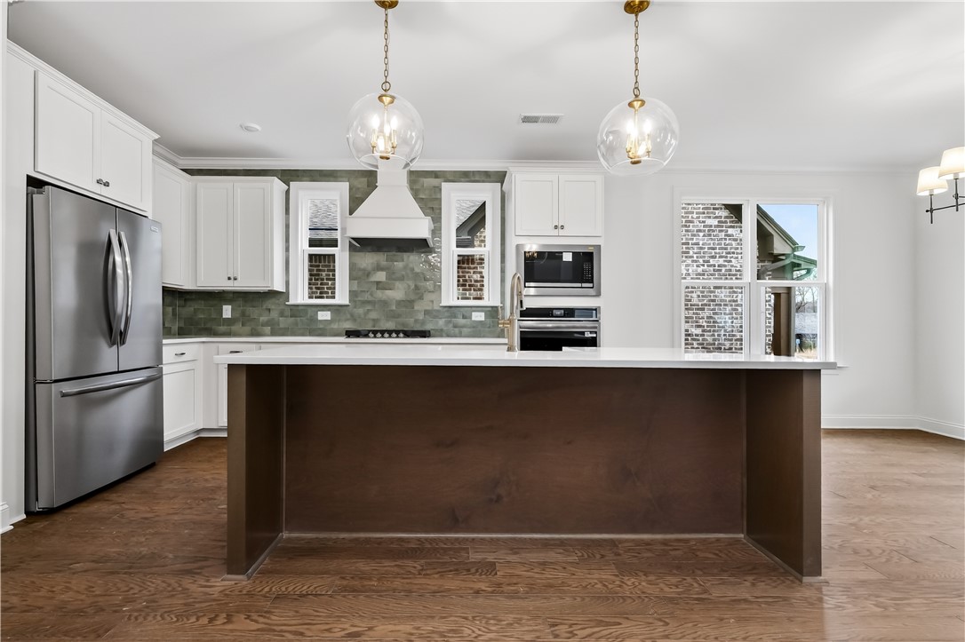 4 JAMES BURT Parkway