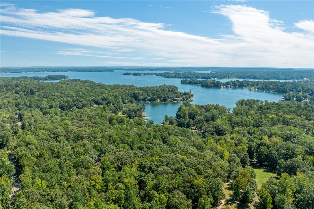 2 LAKEVIEW Drive