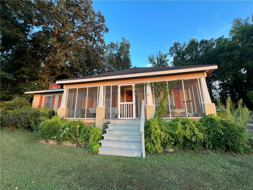 1611 WEST POINT Parkway
