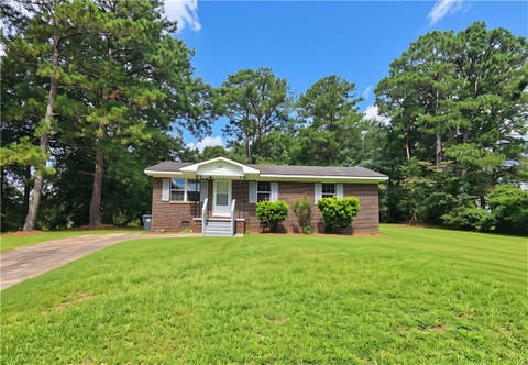 Photo of 401 FAIRWOODS Drive, Valley, AL 36854 (MLS # 181776)