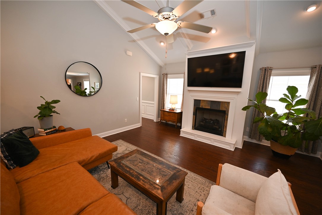 2104 ARMISTEAD Lane