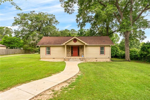 Photo of 580 E UNIVERSITY Drive, Auburn, AL 36830 (MLS # 181721)