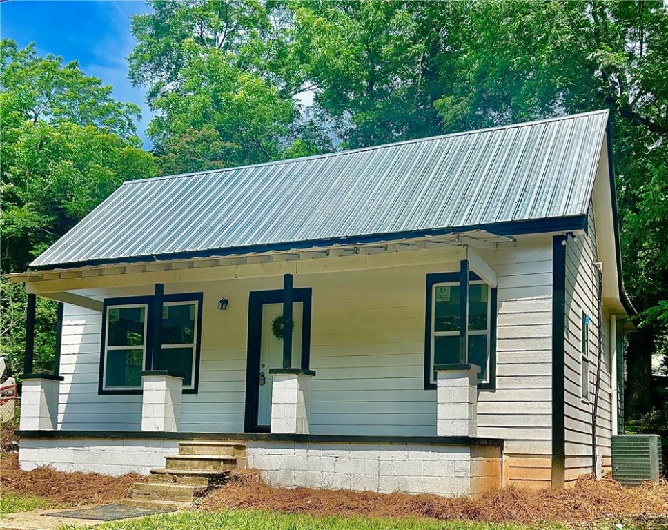 202 SMITH Court