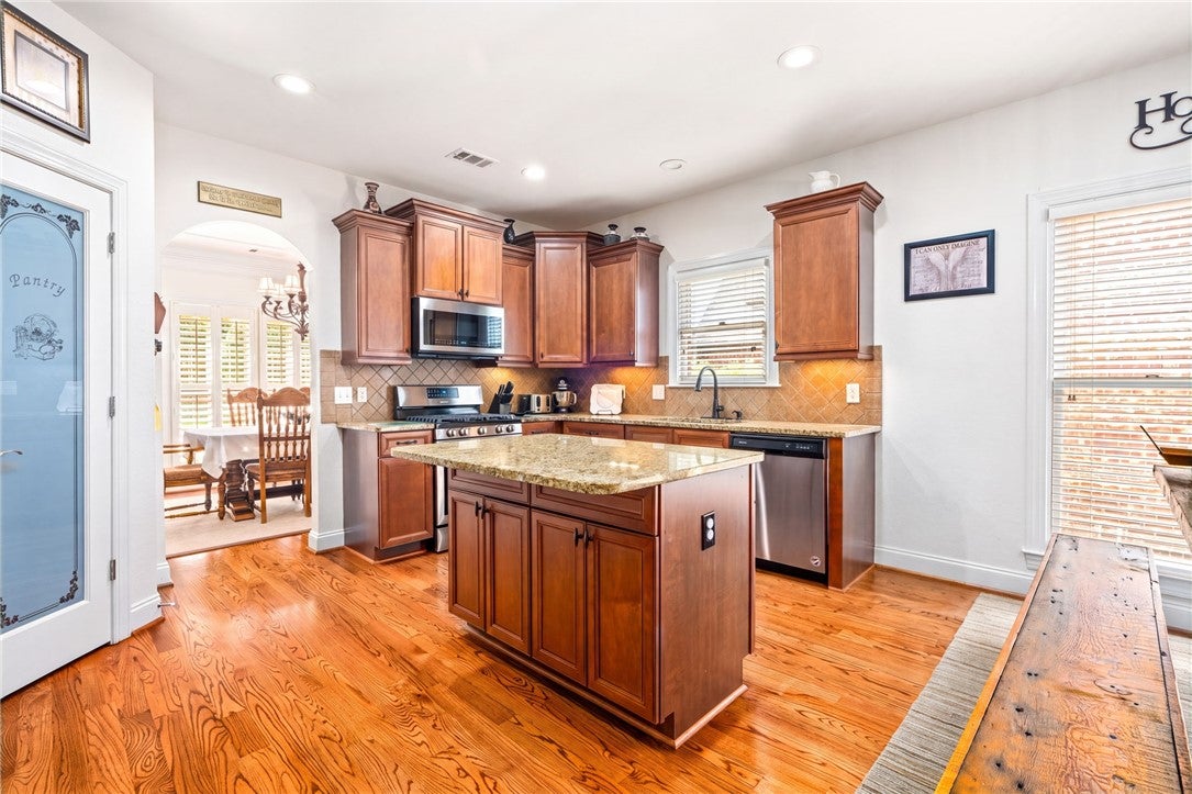 814 BARKLEY CREST Circle