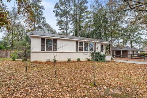 Photo of 1522 EMILY Avenue, Auburn, AL 36830 (MLS # 177819) Photo of 1522 EMILY Avenue, Auburn, AL 36830 (MLS # 177819)